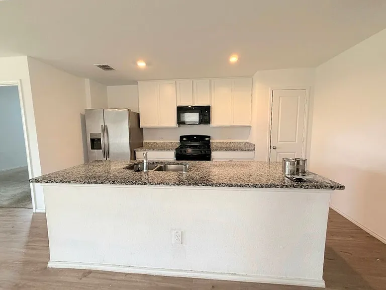 1141 Catclaw Rd — Photo 3