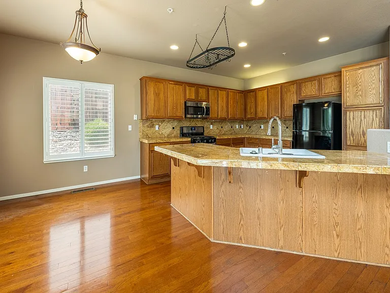 3270 Creekside Ln — Photo 2