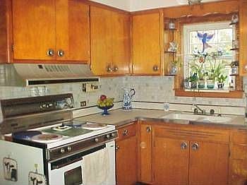 3rd image of 10149 Dickens Ave