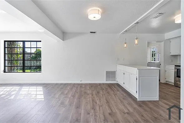 3 bed, 1981 sqft, $4,000 — Photo 4