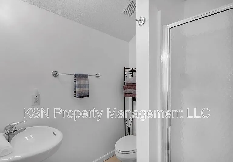 121 Tappan Zee Dr — Photo 36