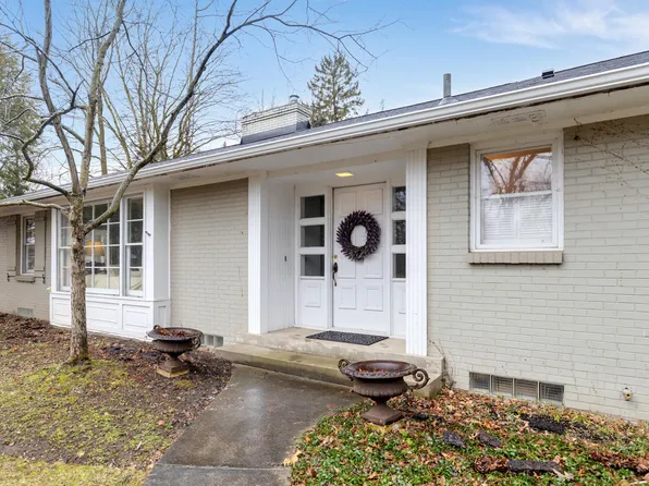 963 Buttrick Ave SE, Ada, MI 49301