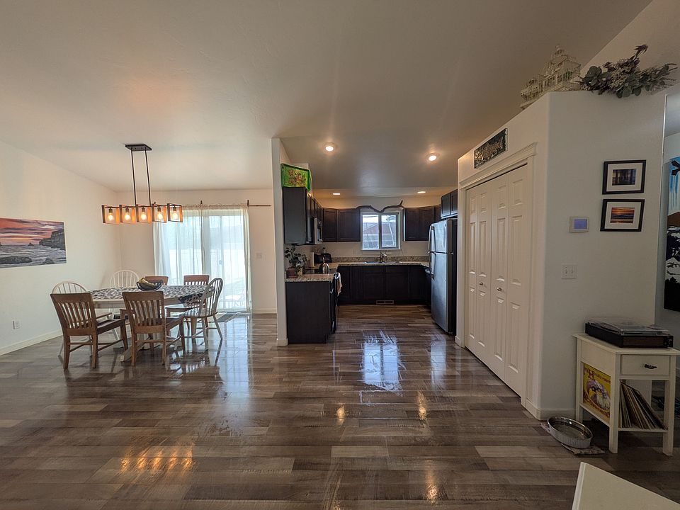 1st image of 180 Short Pine Dr