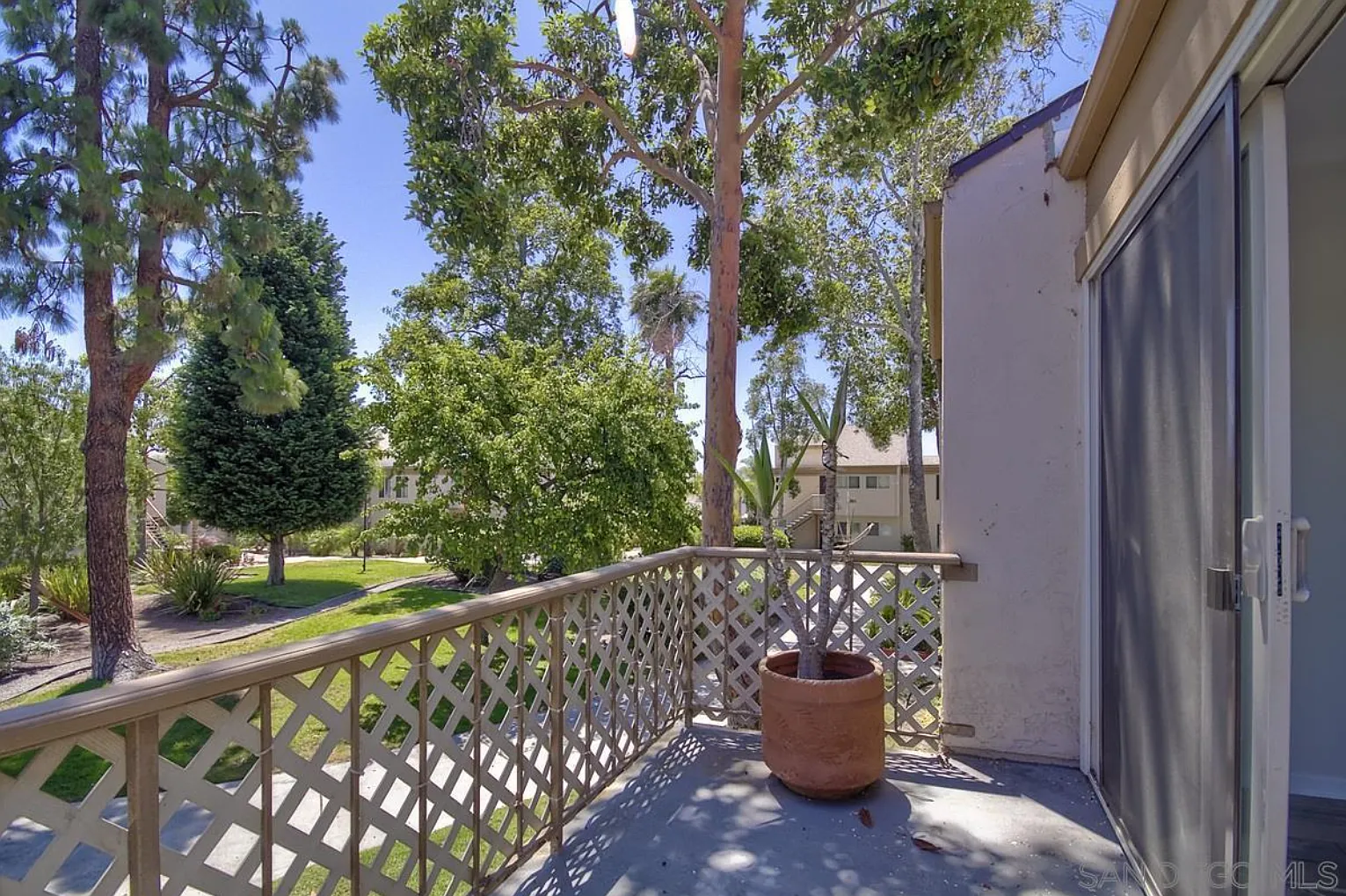 2 bed, 1084 sqft, $2,900 — Photo 1