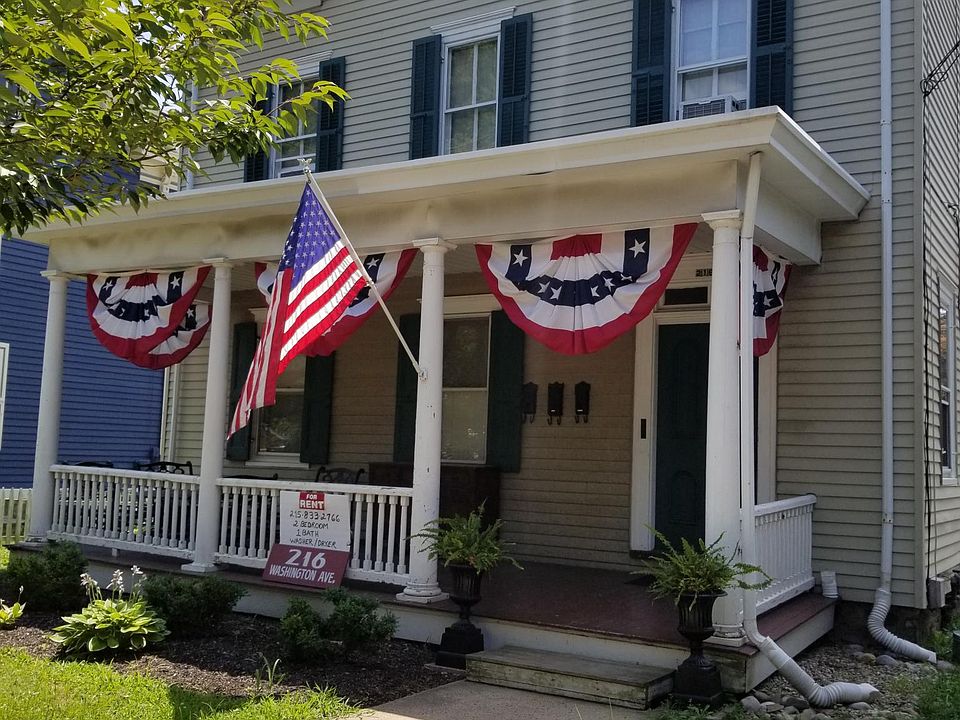 Historic Home walking distance to local restaurants, ice cre