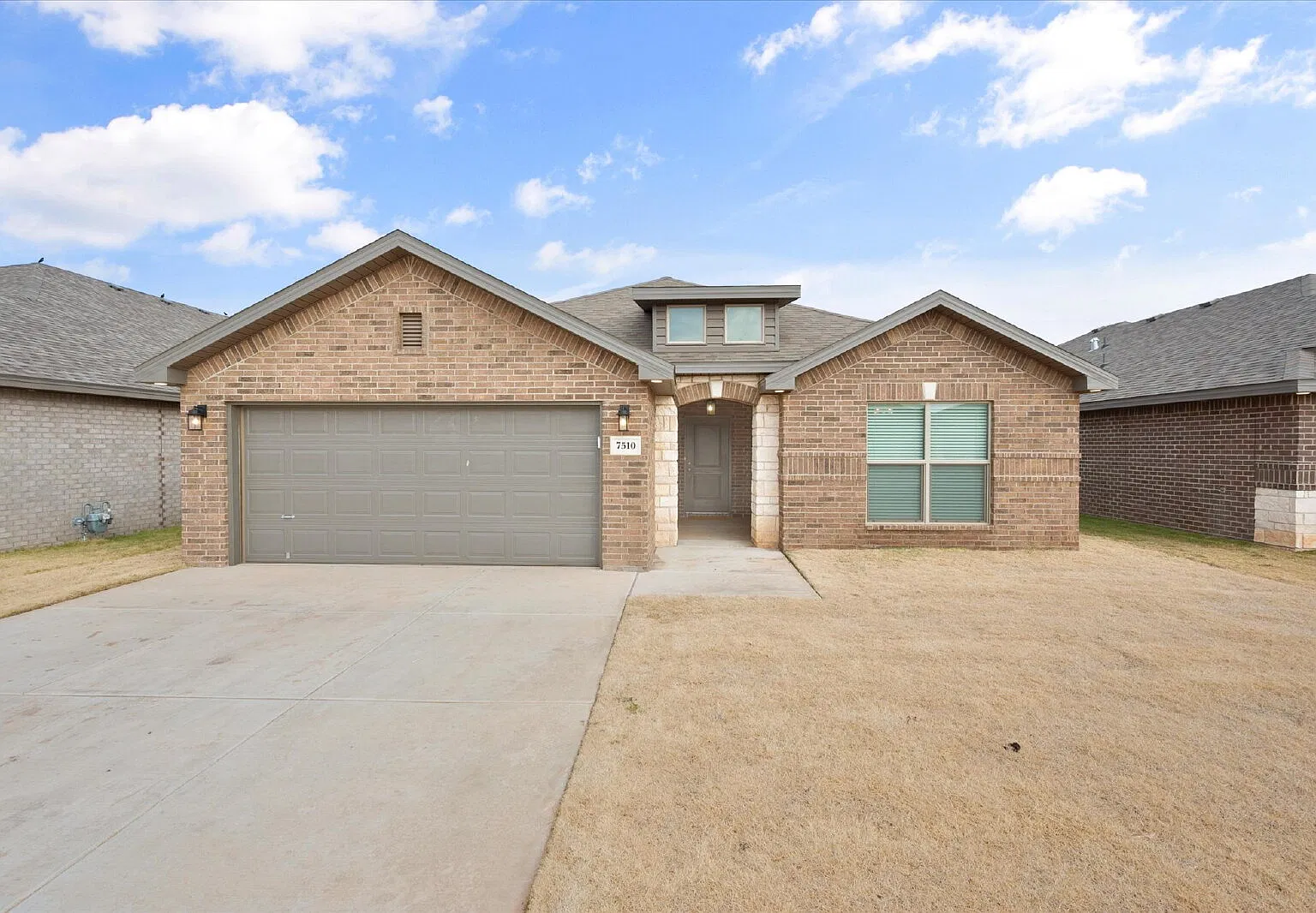 4 bed, 2.0 bath, 2088 sqft, $2,400 — Photo 2