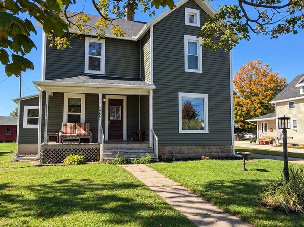721 S Logan St, Lena, IL 61048