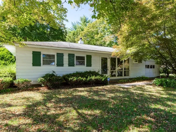 10 Greentree Drive S, Hyde Park, NY 12538