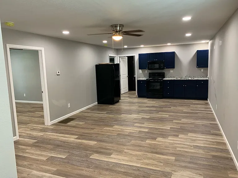 1005 E Monroe St — Photo 3
