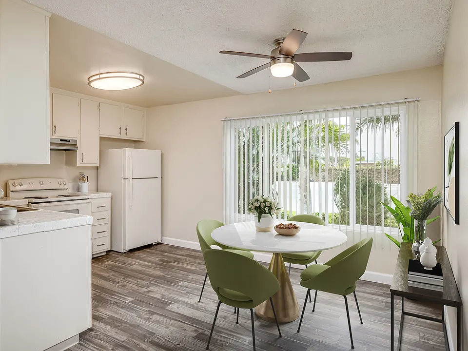 Alderwood / Naples Apartments
