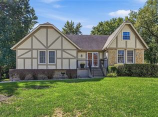 400 NE Dogwood Ln, Lees Summit, MO 64086