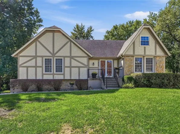 400 NE Dogwood Ln, Lees Summit, MO 64086