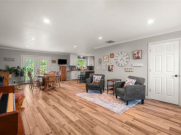 4th image of 3114 Collum Ln W
