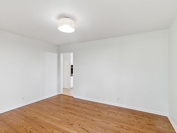 4th image of 4744 Briarwood Dr
