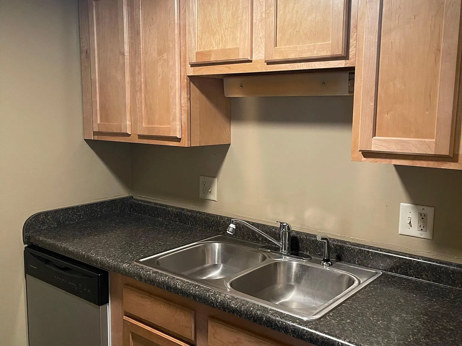 1 bed, 100 sqft, $1,120 — Photo 3