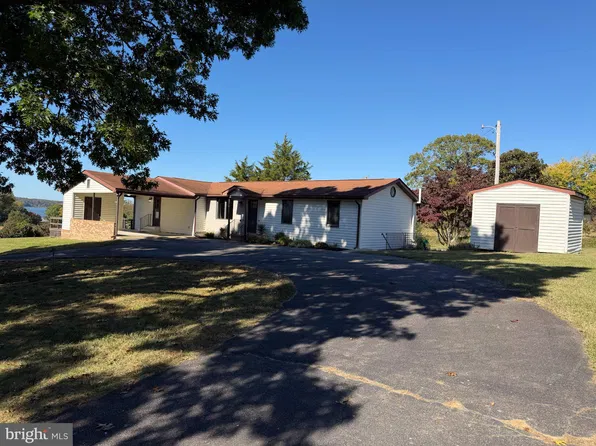 19699 N Snow Hill Manor Rd, Lexington Park, MD 20653