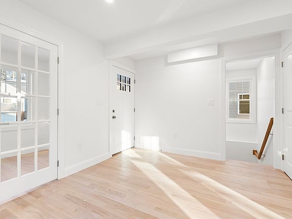 4th image of 13 Linwood Ave #13