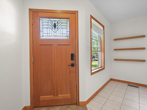 3rd image of 900 Brookfield Dr