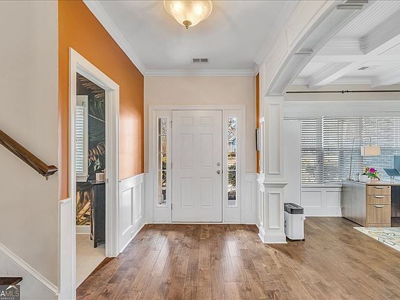 5th image of 102 Henry Ct