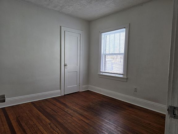 5th image of 124 Caine St