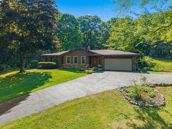 S27W30015 North Bethesda CIRCLE, Waukesha, WI 53188