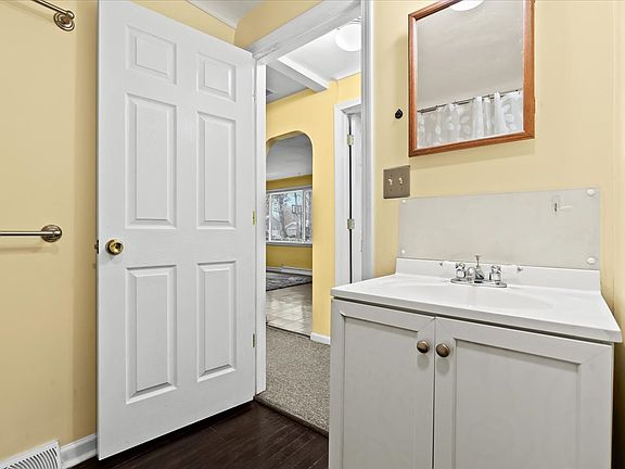 4th image of 3235 Edgemere Ave