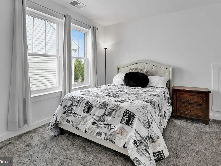 1003 Furgeson Ln — Photo 2