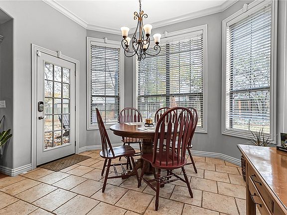 4th image of 1806 N Desarc Way