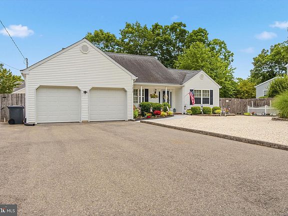 2nd image of 1013 Buccaneer Ln