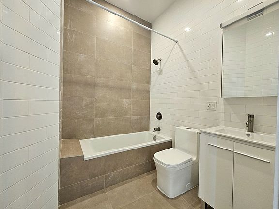 4th image of 720 Park Ave #19