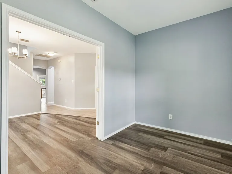 1016 Aviary — Photo 3