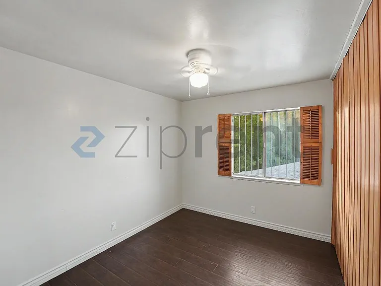 766 E Pillsbury St — Photo 18