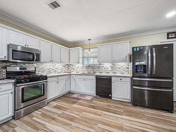 3rd image of 6605 Fairway Dr
