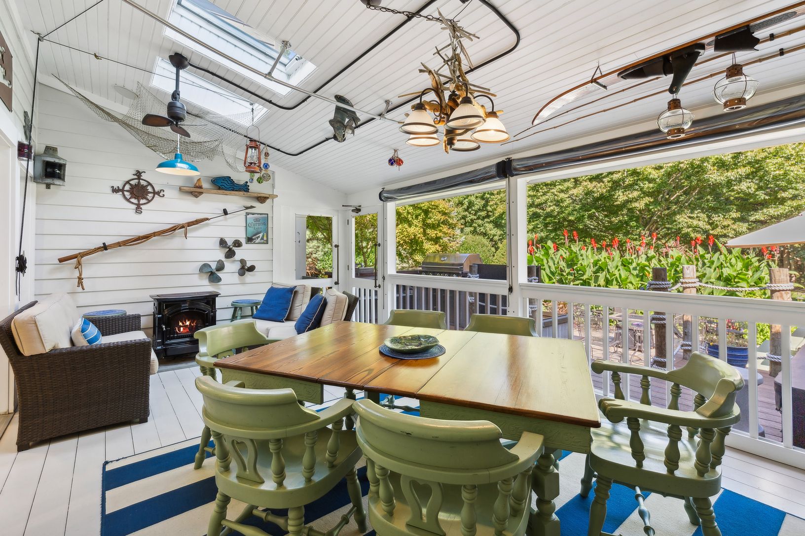  Attached Patio with Bar, Dining and Lounge Area. Flat Screen Television Above Bar