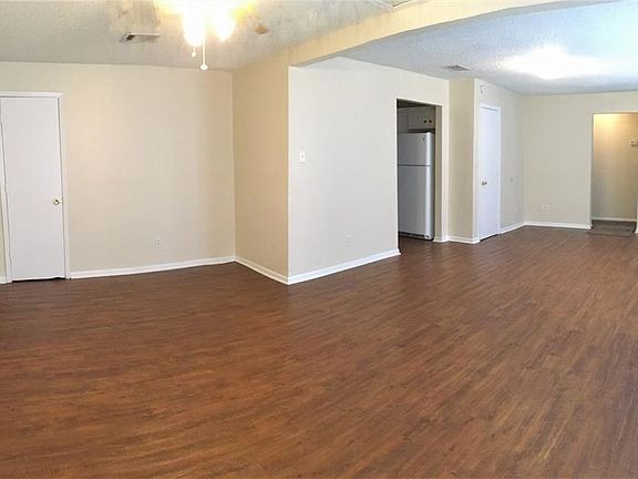5th image of 206 Huisache St