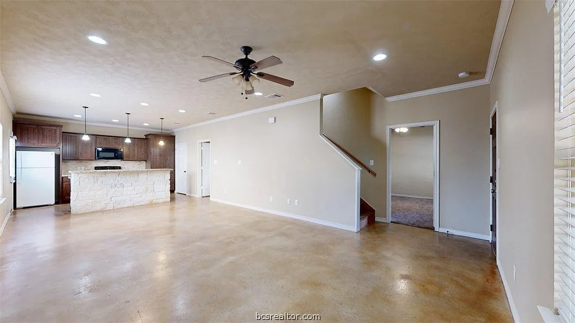4 bed, 4.0 bath, 1815 sqft, $2,500 — Photo 3