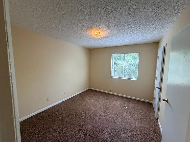 University Square Apartments — Photo 16