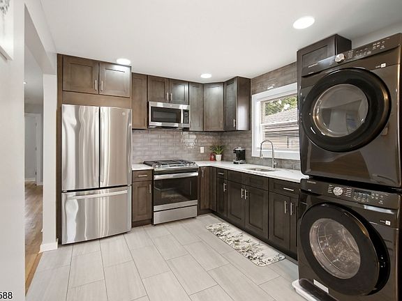 5th image of 19 Evelyn Ct Floor 2