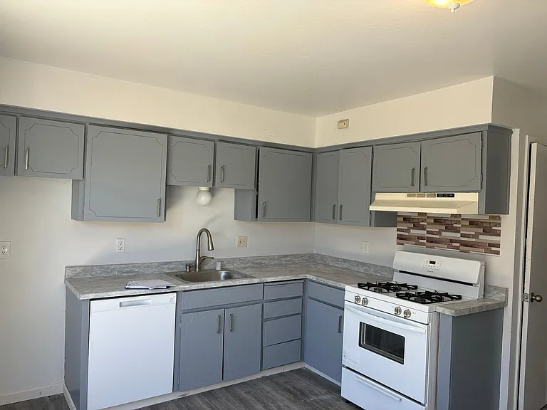22 S Lake Dr #B — Photo 3