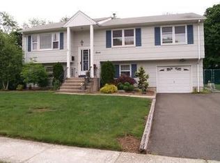 7 Fox Den Rd, Wanaque, NJ 07465