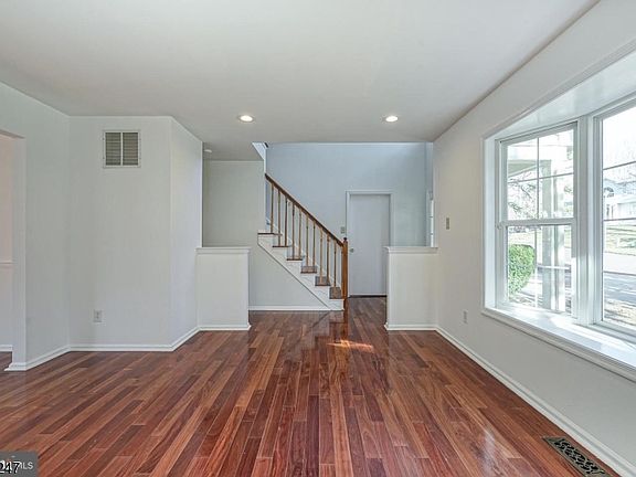 5th image of 12 Militia Hill Rd