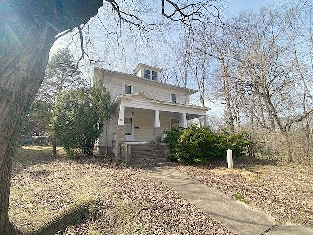 1st image of 820 4th St