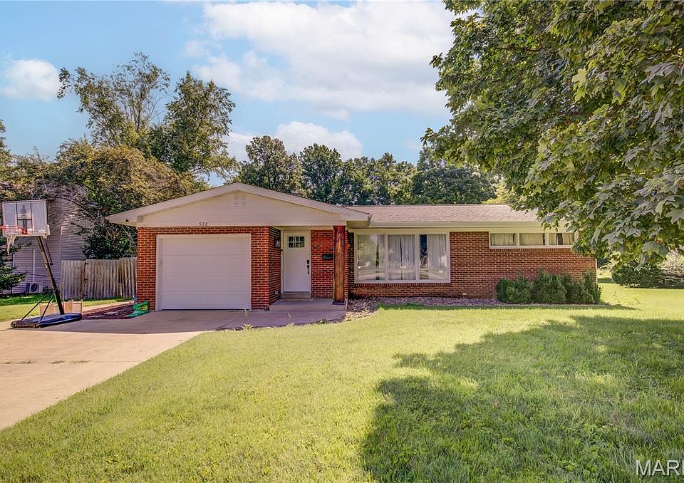 1st image of 922 Hawthorn Dr