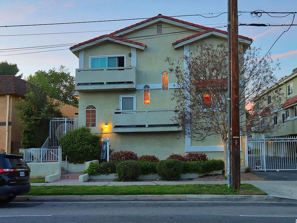 1st image of 13825 Victory Blvd Unit 1