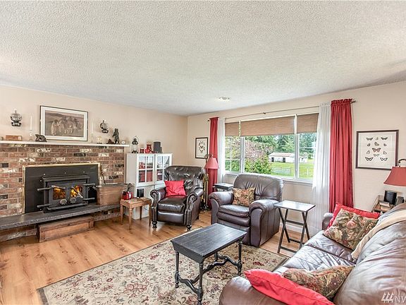 3rd image of 2312 174th St E