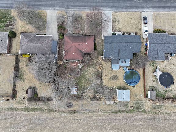 5th image of 407 Iris Ln
