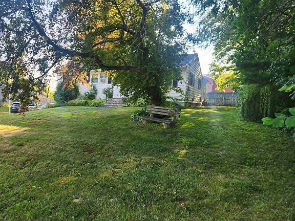 5th image of 622 Essex St