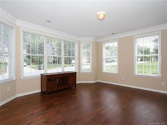 3rd image of 748 Pinkney Pl