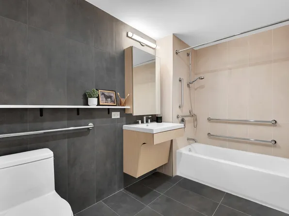 98-81 Queens Boulevard image 4 of 5