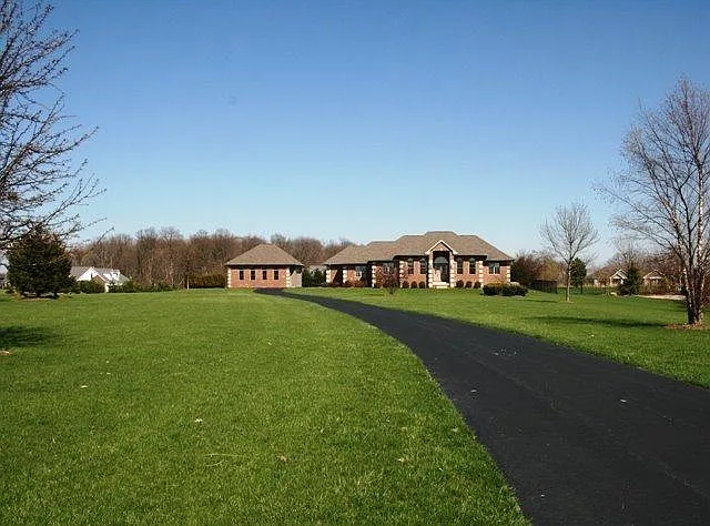 485 N 400 E photo 1